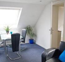 Helle Dachgeschoss Whg möbliert ab 01.12. für Einzelperson - Düsseldorf Stadtbezirk 2