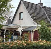 Charmantes Doppelhaus, gr. Grundstück, Wintergarten, 2 Wohnungen - Elmshorn