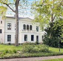 Denkmalgeschütztes Herrenhaus_Altbauwohnung direkt am Rhein - Bornheim