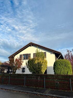 Foto - freistehendes Einfamilienhaus mit Wintergarten, Garten, Garage
