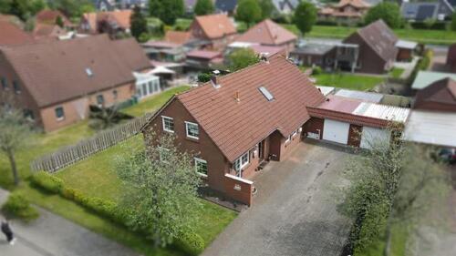 Foto - Einfamilienhaus Mehrfamilienhaus Friesenhaus mit Garagen