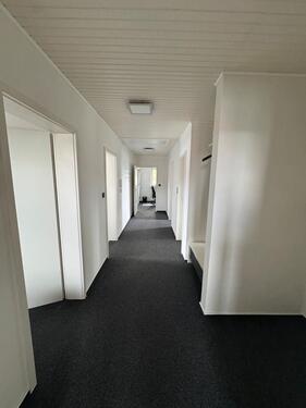 Foto - Büro mit Garage und Stellplätzen