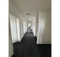 Büro mit Garage und Stellplätzen - Schöningen