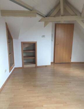 Foto - 2 Zimmer Dachgeschoss Wohnung - 330,00&nbsp;EUR Kaltmiete, ca.&nbsp; 38,00&nbsp;m&sup2;
