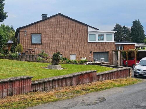 Foto - großzügiges Einfamilienhaus mit Einliegerwohnung