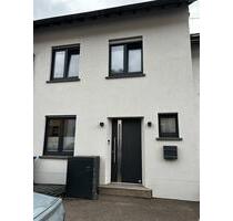 REIHENMITTELHAUS MIT GARTEN, KAMIN & EINBAUKÜCHE IN TRIER-BIEWER