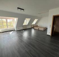 Charmante 1-Zimmer-Dachgeschosswohnung mit Blick ins Grüne - Bad Königshofen im Grabfeld