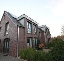 6287 - Stilvolle Doppelhaushälfte mit Carport und Wohlfühlambiente in Oldenburg!