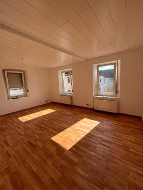 Foto - 8 Zimmer 150 qm OG Wohnung in Gauersheim zu mieten