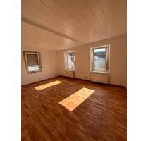 8 Zimmer 150 qm OG Wohnung in Gauersheim zu mieten - Mauchenheim