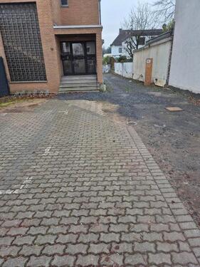 Foto - Parkplatz mit Lademöglichkeit in der Wilhelm-Ruppert-Str 51147