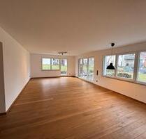 Helle und geräumige Gewerbeeinheit mit TG-Stellplatz und Terrasse - Winterbach