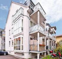 schöne Dachgeschosswohnung mit zwei Balkonen, Spitzboden und Einbauküche - Schönefeld