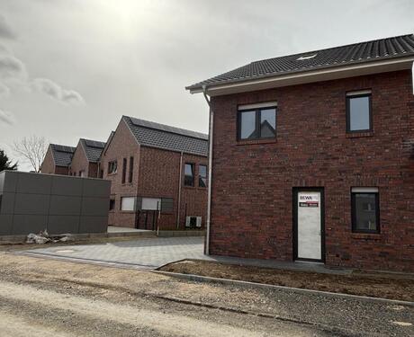 Foto - ANFRAGESTOPP! Exklusive Neubau-Doppelhaushälfte (KfW 40)