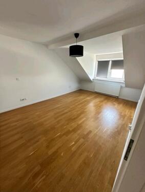 Foto - Dachgeschoßwohnung in Frankfurt am Main zur Miete