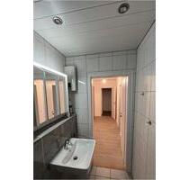 DG Wohnung renoviert, hell, freundlich & günstig - Oberhausen Rothebusch