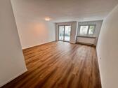 Foto - Renovierte, geräumige 2-Zimmer-Wohnung im Erdgeschoss – ca. 78 m²