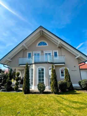 Foto - Einfamilienhaus zu vermieten - 2.150,00&nbsp;EUR Kaltmiete, ca.&nbsp; 180,00&nbsp;m&sup2;