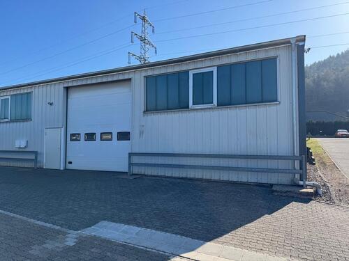 Foto - Merzig, Industriegebiet, nahe A8: Gut befahrbare Halle (ca. 343 m²) mit Außenfläche (ca. 300 m²)