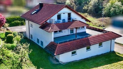 Foto - Vielseitige Immobilie mit 2 Wohneinheiten und 150 m² Garagen - Lageranbau