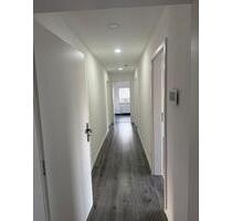 3-Zimmer-Dachgeschosswohnung | ca. 80 m² | Balkon | - Schwaikheim