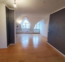 Helle 2,5-Zimmer- Dachgeschosswohnung in Augsburg- Hammerschmiede