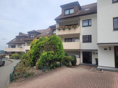 Foto - gepflegte 2 Zi. Wohnung mit Balkon und Echtholzparkett - seltene Gelegenheit in gefragter Straße!