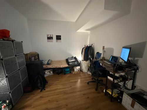Foto - Ein Zimmer mit Bad und kochnisch