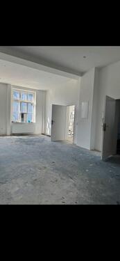 Foto - Großzügige 4 Zimmer Wohnung mit Balkon in sehr zentraler Lage