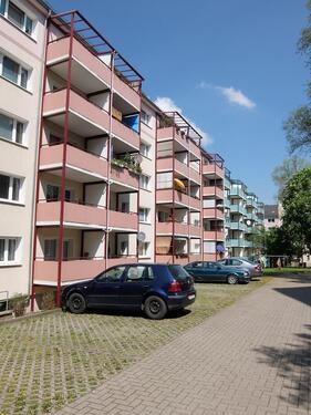 Foto - Hübsch gemacht für Sie ... Balkon, Eckbadewanne ...