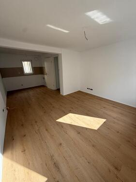 Foto - 1 und 2 Zimmer Wohnung - 700,00 EUR Kaltmiete,