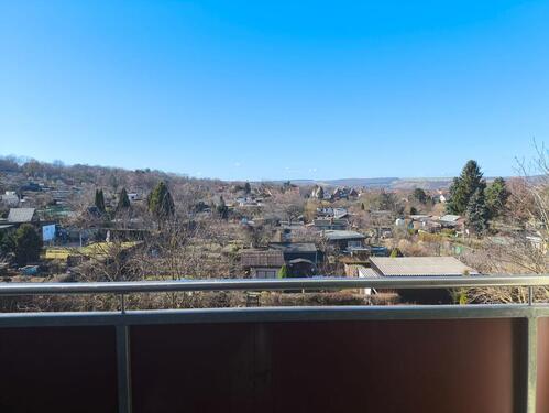 Foto - Frisch renoviert im 3. OG: Helle 4-Zimmer-Wohnung mit Balkon