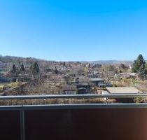 Frisch renoviert im 3. OG: Helle 4-Zimmer-Wohnung mit Balkon - Naumburg (Saale)