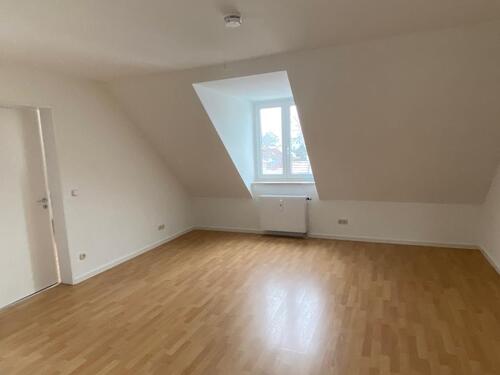 Foto - Attraktive 3-Zimmer mit Abstellraum im Dachgeschoss in grüner Lage!