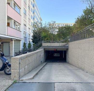 Foto - Tiefgaragenstellplatz mit automatischem Rolltor-Nürnberg (Wöhrd)