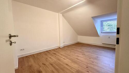 Foto - Helle 2-Zimmer-Dachgeschosswohnung mit Einbauküche – frisch renoviert