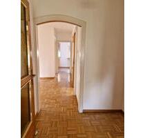 Helle 4-Zimmer-Wohnung im 1. OG mit Balkon in Reinheim