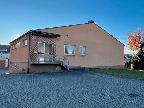 Foto - Lagerhalle mit Büro - 950,00 EUR Kaltmiete,