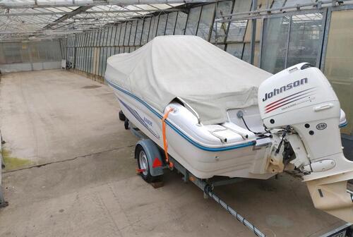 Foto - Stellplatz Halle , z.B. BootTrailer, niedr. Wohnwagen(z.B.Eriba)