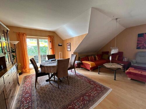 Foto - Ansprechende Dachgeschosswohnung mit Sonnenbalkon u Gartenanteil