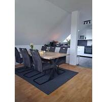 Charmante Dachgeschosswohnung mit Loggia im Herzen Großburgwedels