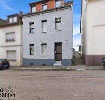 Zweifamilienhaus in zentraler Lage von Saarbrücken-Burbach