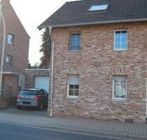 Doppelhaushälfte mit Großgarage und PKW-Stellplatz - Mönchengladbach West