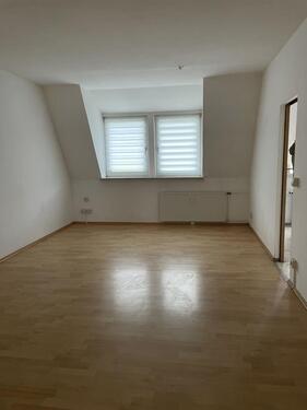 Foto - Dachgeschoss-Wohnung 3-Raum 64m² ohne Einbauküche mit Stellplatz