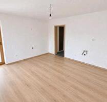 3.-Zimmer Wohnung mit Balkon - 800,00&nbsp;EUR Kaltmiete, ca.&nbsp; 90,00&nbsp;m&sup2; in Neuendorf (PLZ: 97788)