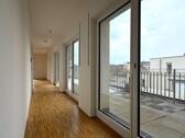 Foto - Sofort bezugsfrei: Modernes 3-Zimmer-Penthouse mit TG-Stellplatz und Panorama-Fensterfront