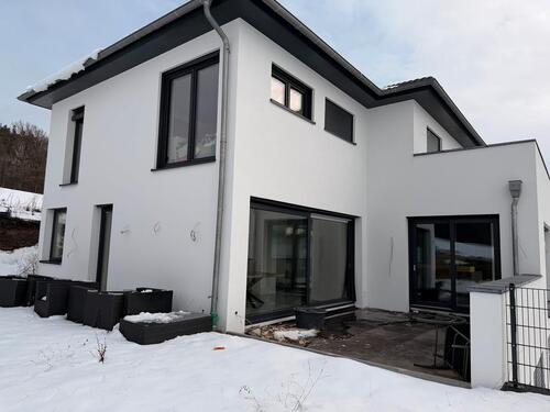 Foto - Modernes freistehendes Haus mit Panorama-Blick