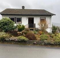 Einfamilienhaus - 1.000,00&nbsp;EUR Kaltmiete, ca.&nbsp; 150,00&nbsp;m&sup2; in Gummersbach (PLZ: 51645) Berstig Süd