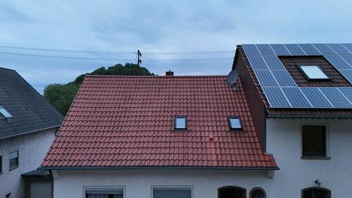 Foto - Haus mit großem Garten Renovierungs bedürftig