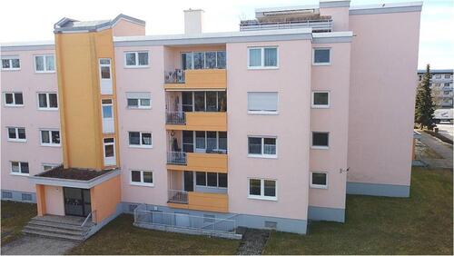 Foto - Großzügige, renovierte 3,5 Zimmer Wohnung mit zwei Balkonen